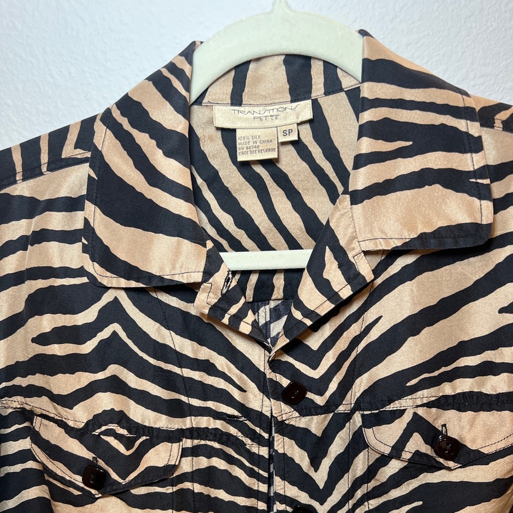 Button Down Zebra Print Top Size Small - image 6